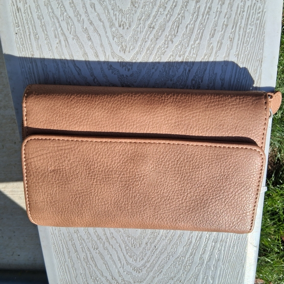 Handbags - Elegant Tan Leather Women's Clutch